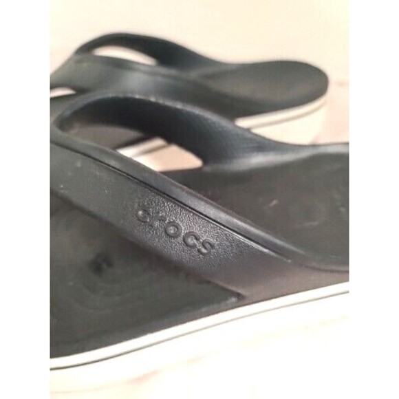 Crocs Mens 8 Womens 10 Comfort Chunky Flip Flop Thong Strap Sandals Black White - Picture 2 of 8